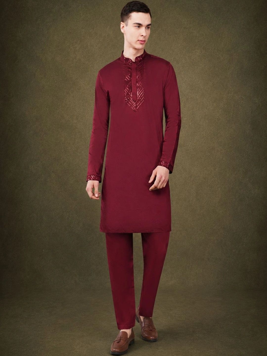 ADHIRAJAN Men Embellished Sequinned Kurta-picture-29