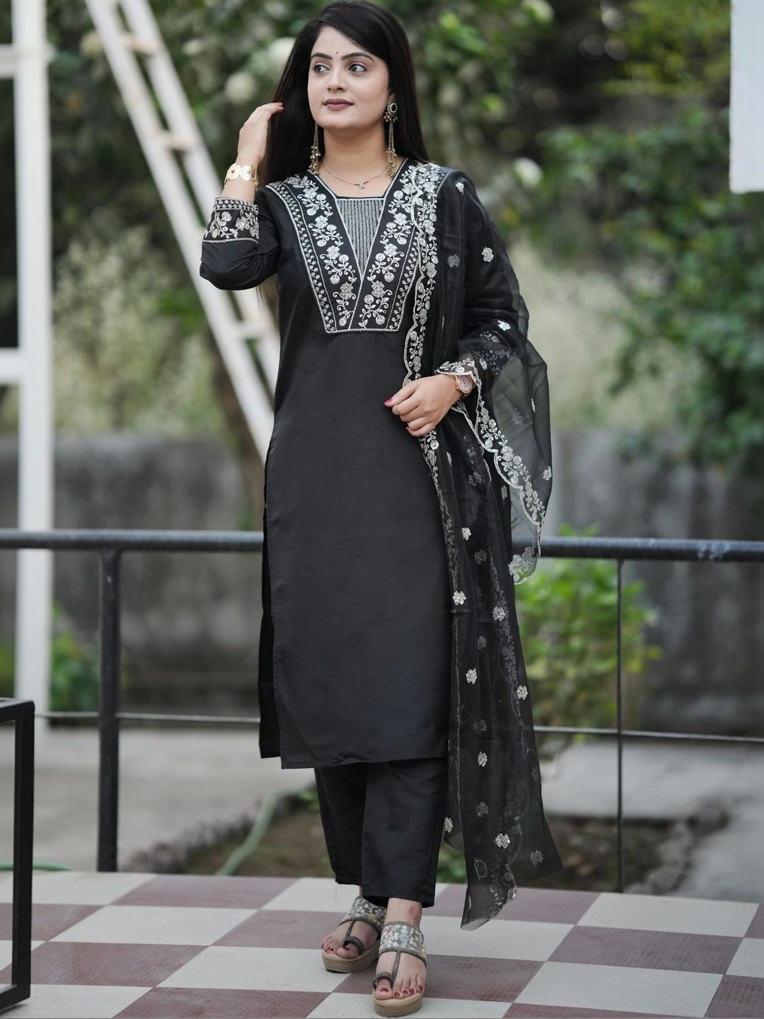 Chandbaali Women Ethnic Motifs Embroidered Regular Thread Work Kurta with Trousers & With Dupatta-picture-17