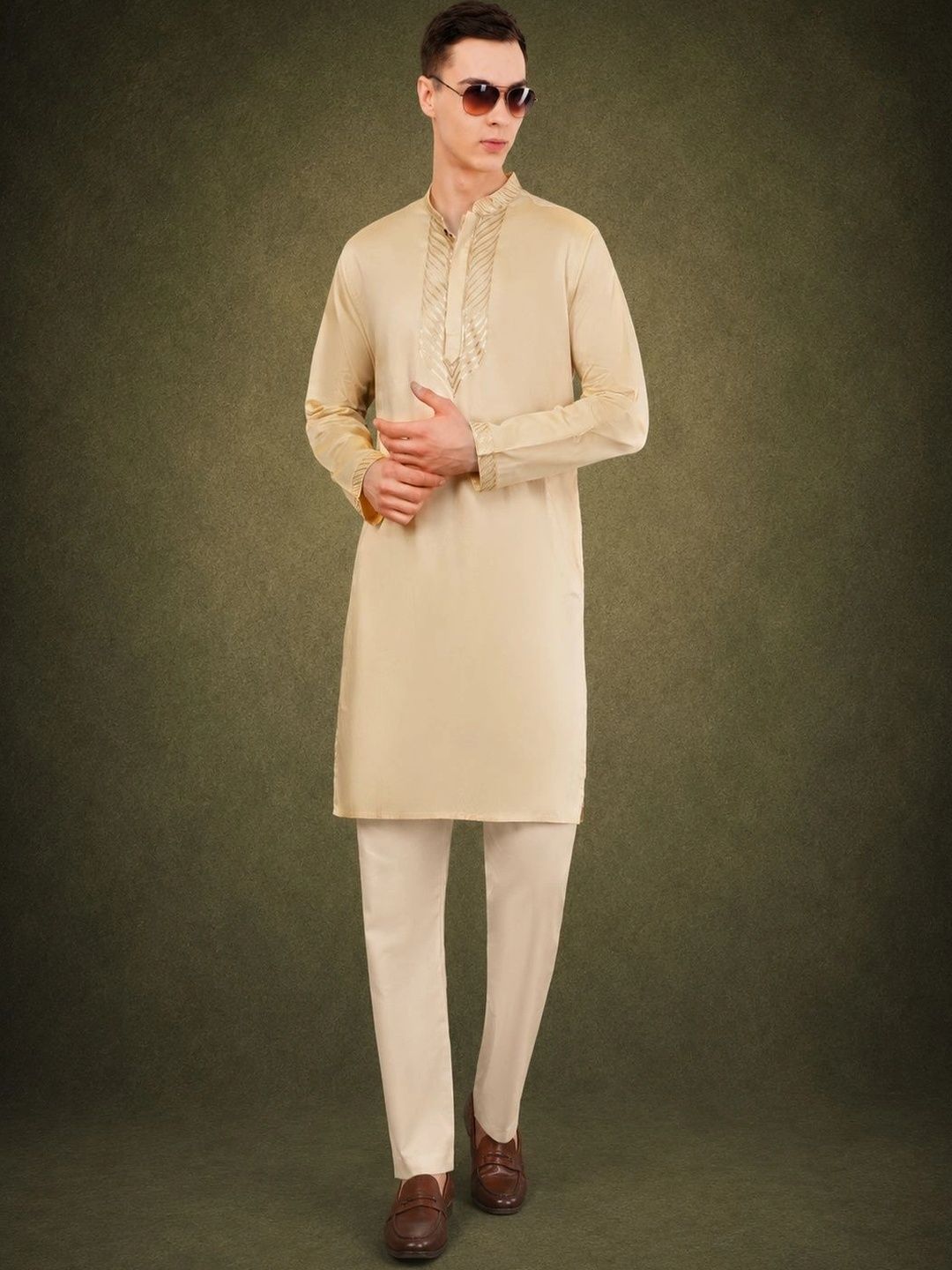 ADHIRAJAN Men Embellished Kurta-picture-30