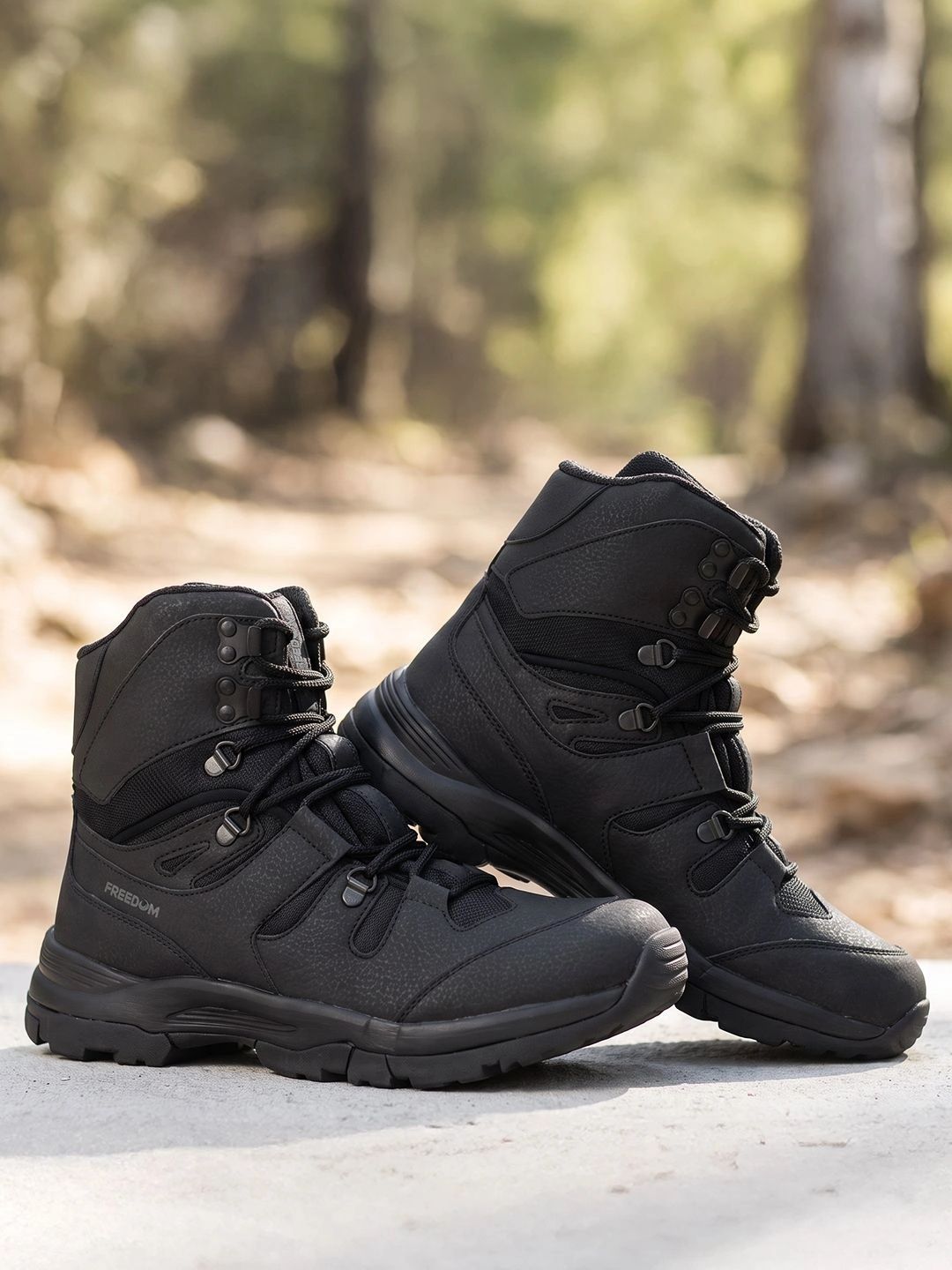 Liberty Men Textured Round Toe Hiking Boots-picture-20