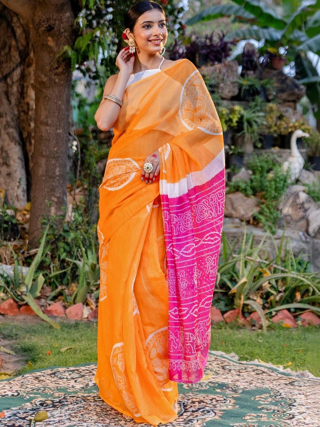 SAARA Bandhani Pure Linen Saree-image-14