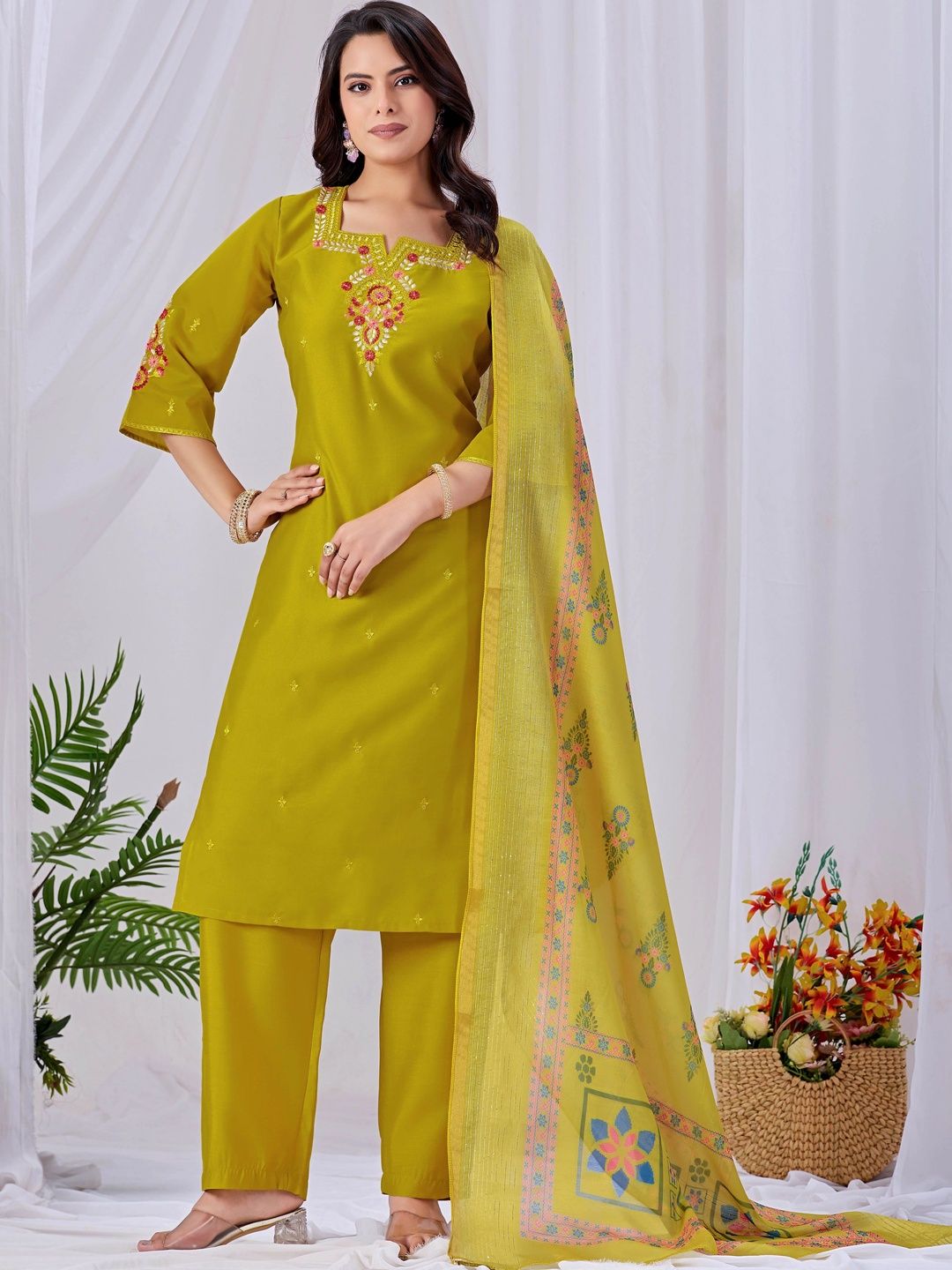 HERE&NOW Women Floral Embroidered Regular Thread Work Kurta with Trousers & With Dupatta-picture-30