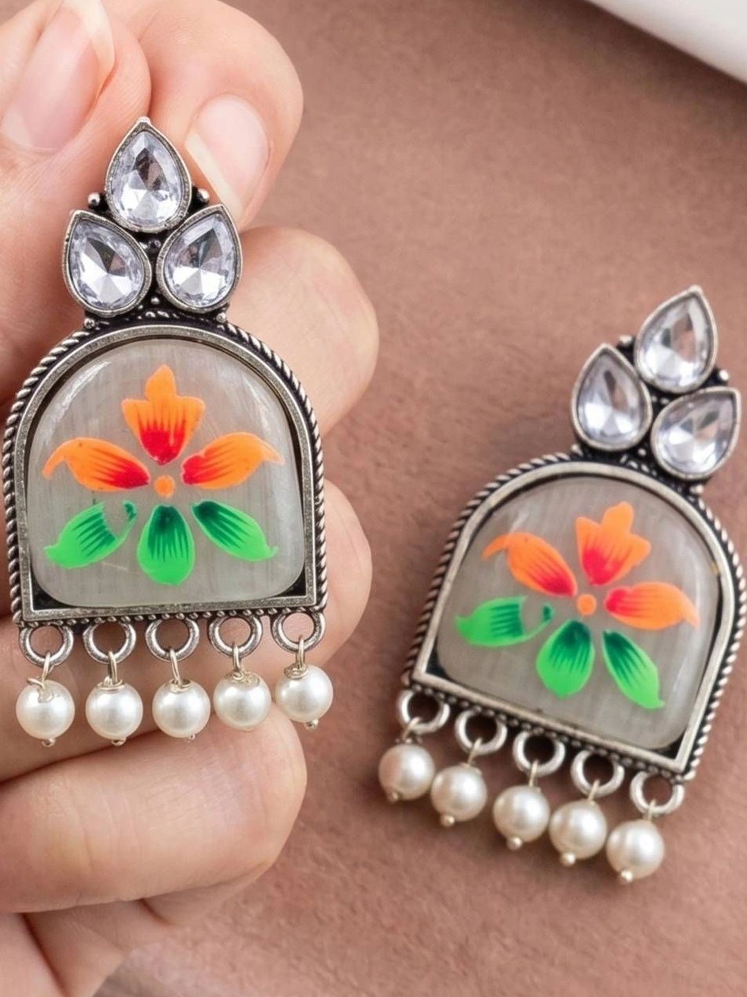 THE GLAM POUCH Floral Drop Earrings-picture-15