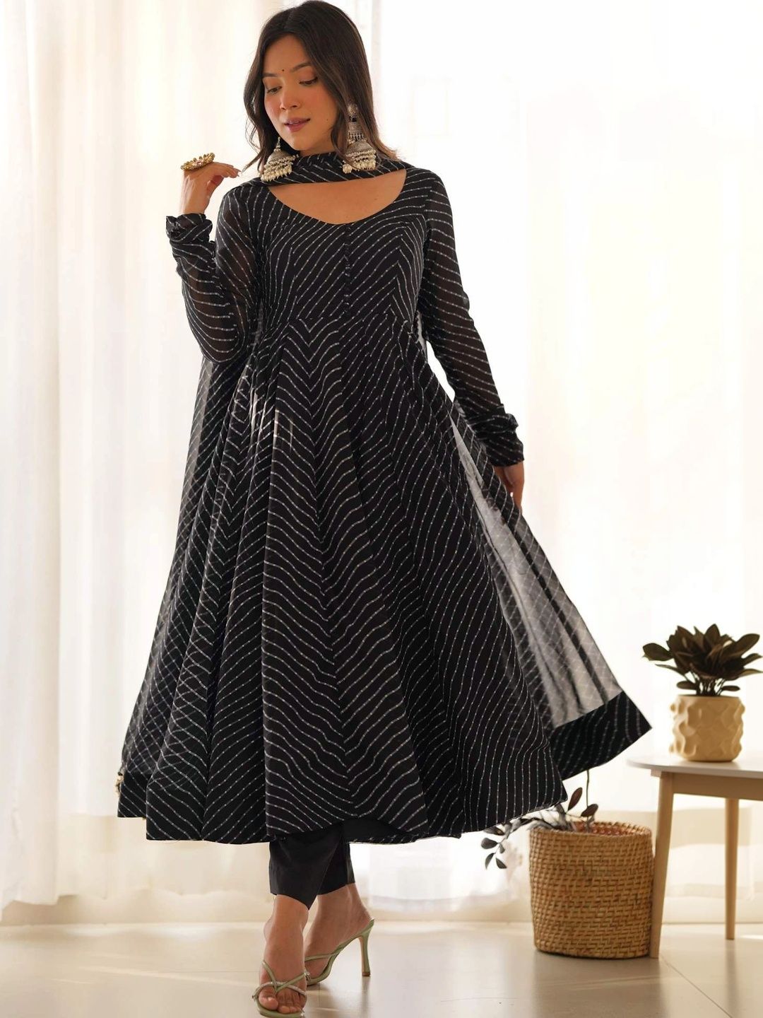 HERE&NOW Women Leheriya Printed Regular Kurta with Trousers & With Dupatta-picture-12