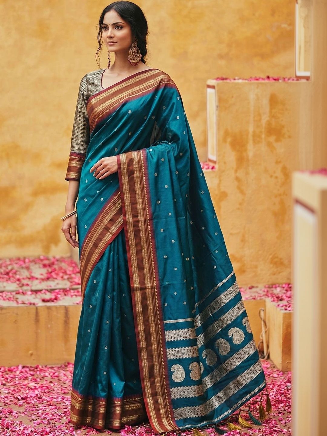 KALINI Woven Design Zari Silk Blend Banarasi Saree-picture-23