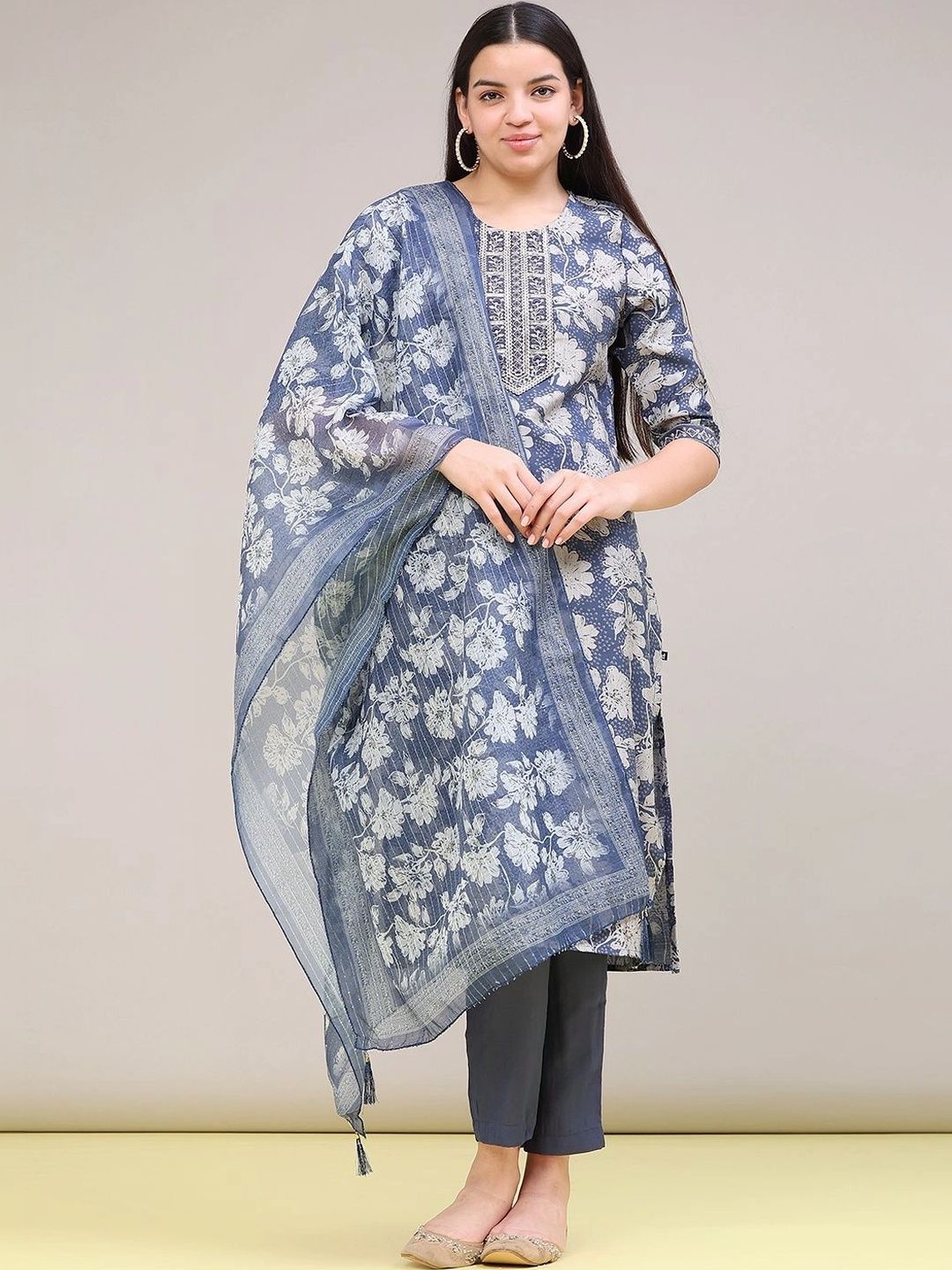 LIMEROAD Women Floral Printed Regular Thread Work Kurta with Trousers & With Dupatta-picture-23