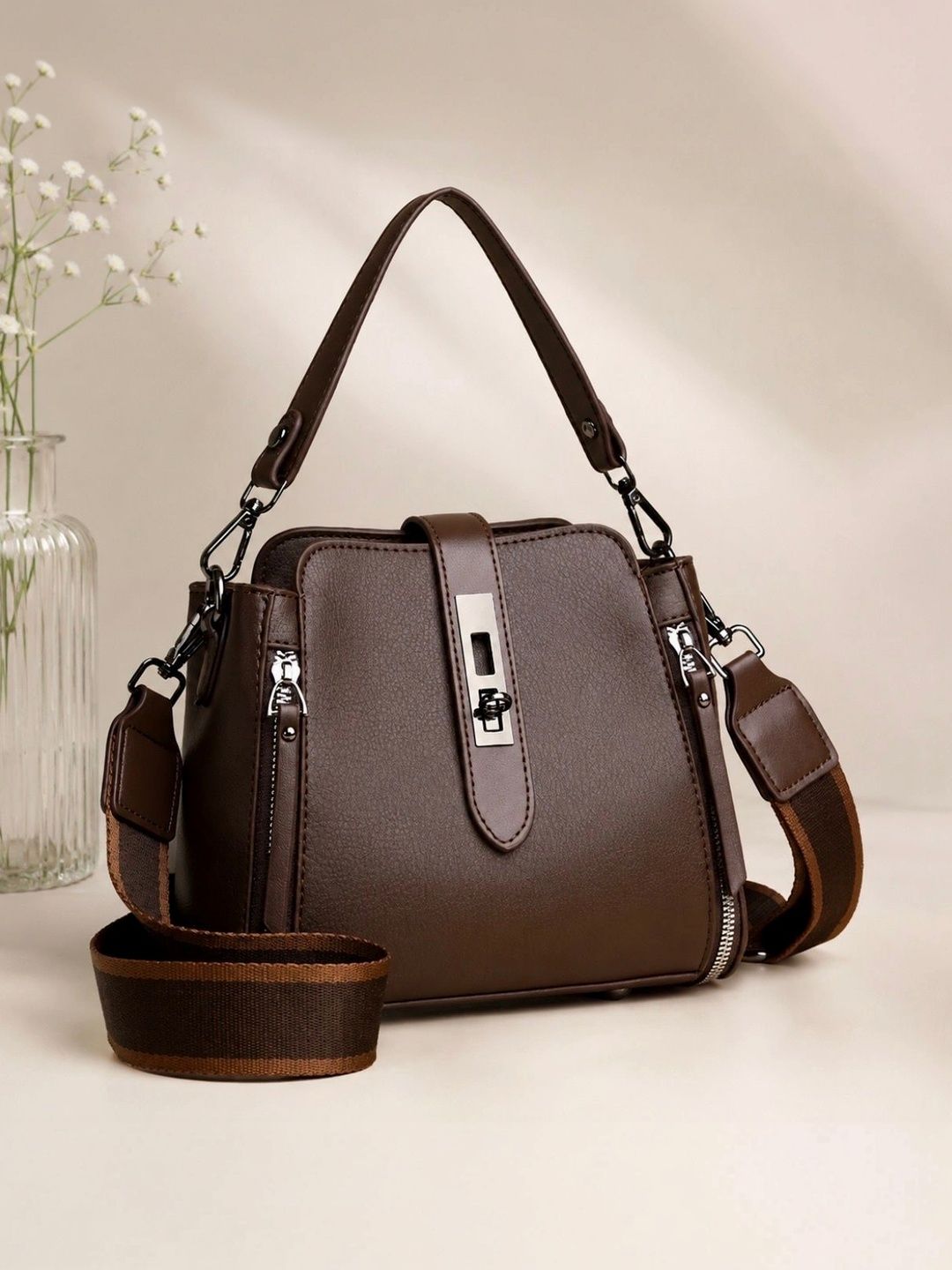 V Lady Textured PU Handheld Bag-picture-12