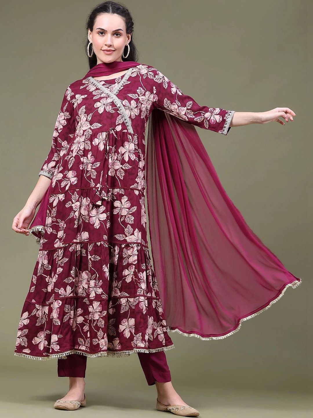 LIMEROAD Women Floral Printed Tiered Gotta Patti Kurta with Trousers & With Dupatta-image-49