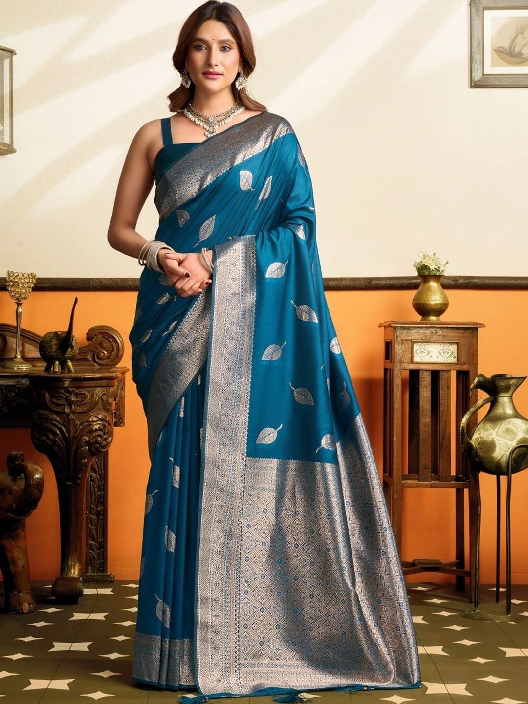GREEN PEARS Woven Design Zari Silk Blend Designer Kanjeevaram Saree-picture-25