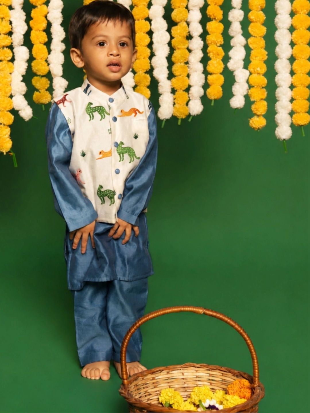 DULAAR Unisex Kids Ethnic Motifs Embroidered Regular Thread Work Pure Silk Kurta with Pyjamas-picture-14