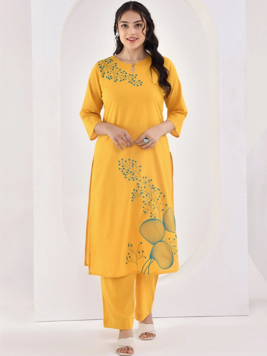 Aramya Women Floral Printed Regular Pure Cotton Kurta with Trousers-picture-18