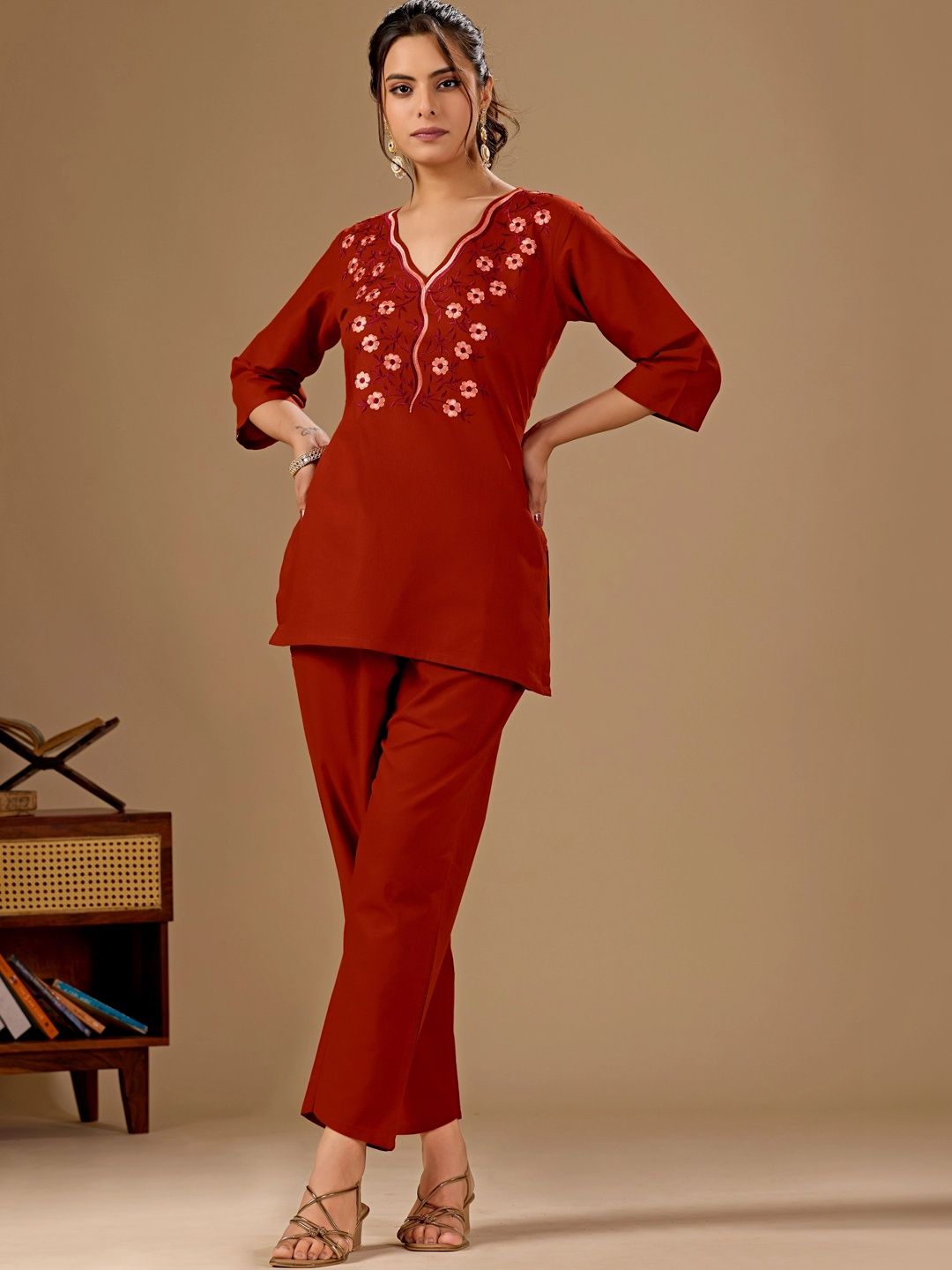 HERE&NOW Women Floral Embroidered Regular Thread Work Kurti with Trousers-picture-35