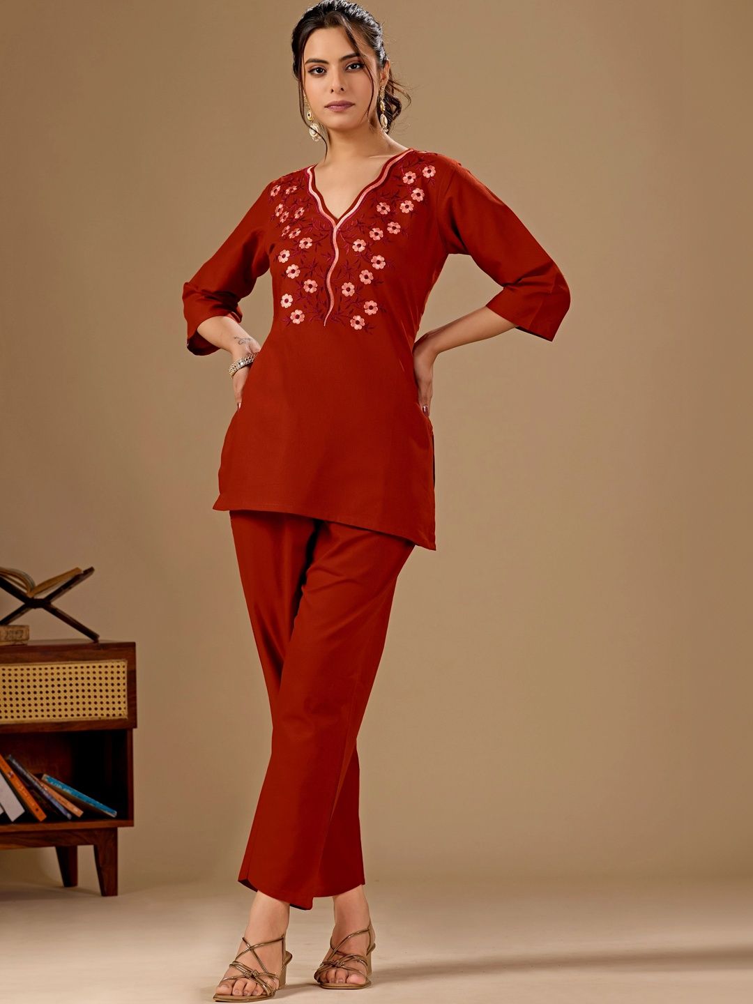 HERE&NOW Women Floral Embroidered Regular Thread Work Kurta with Trousers-picture-32