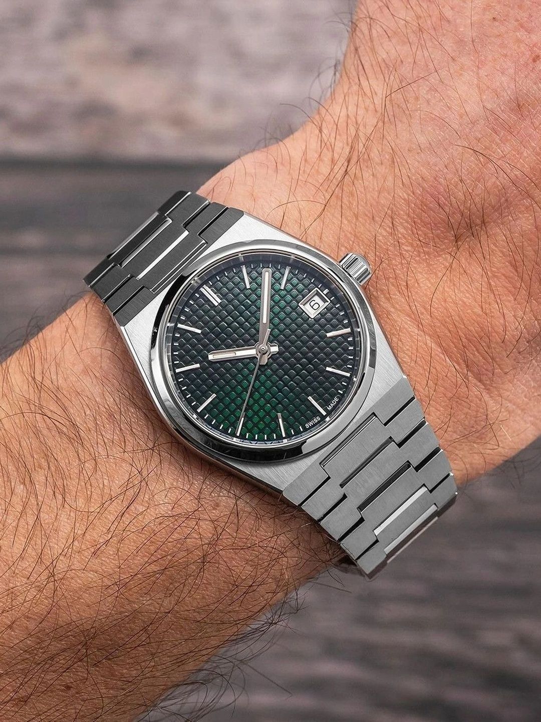 TREX Men Brass Dial & Stainless Steel Bracelet Style Straps Analogue Date Aperture Watch DND GRN D-picture-47