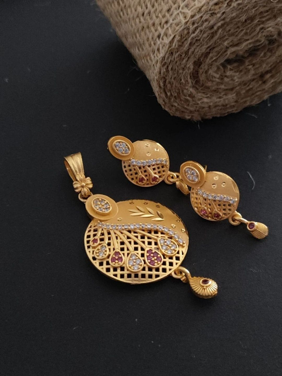 EvoraJewel Gold-Plated Circular Pendants-picture-16