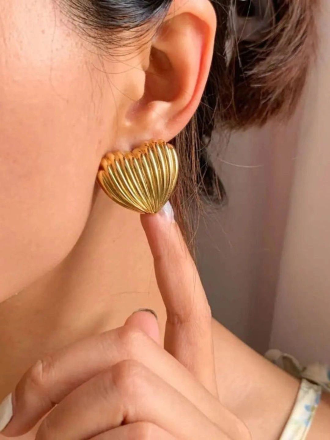 Tipsy closet Heart Shaped Studs Earrings-picture-20