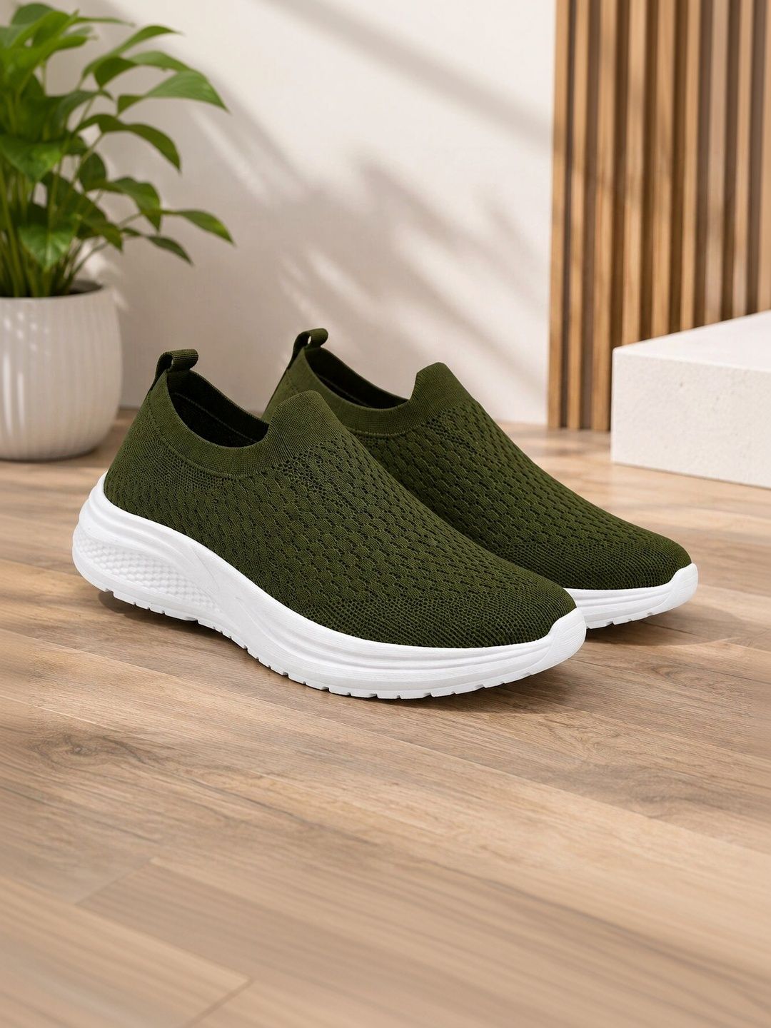 Rayvon Men Mesh Walking Non-Marking Shoes-picture-45