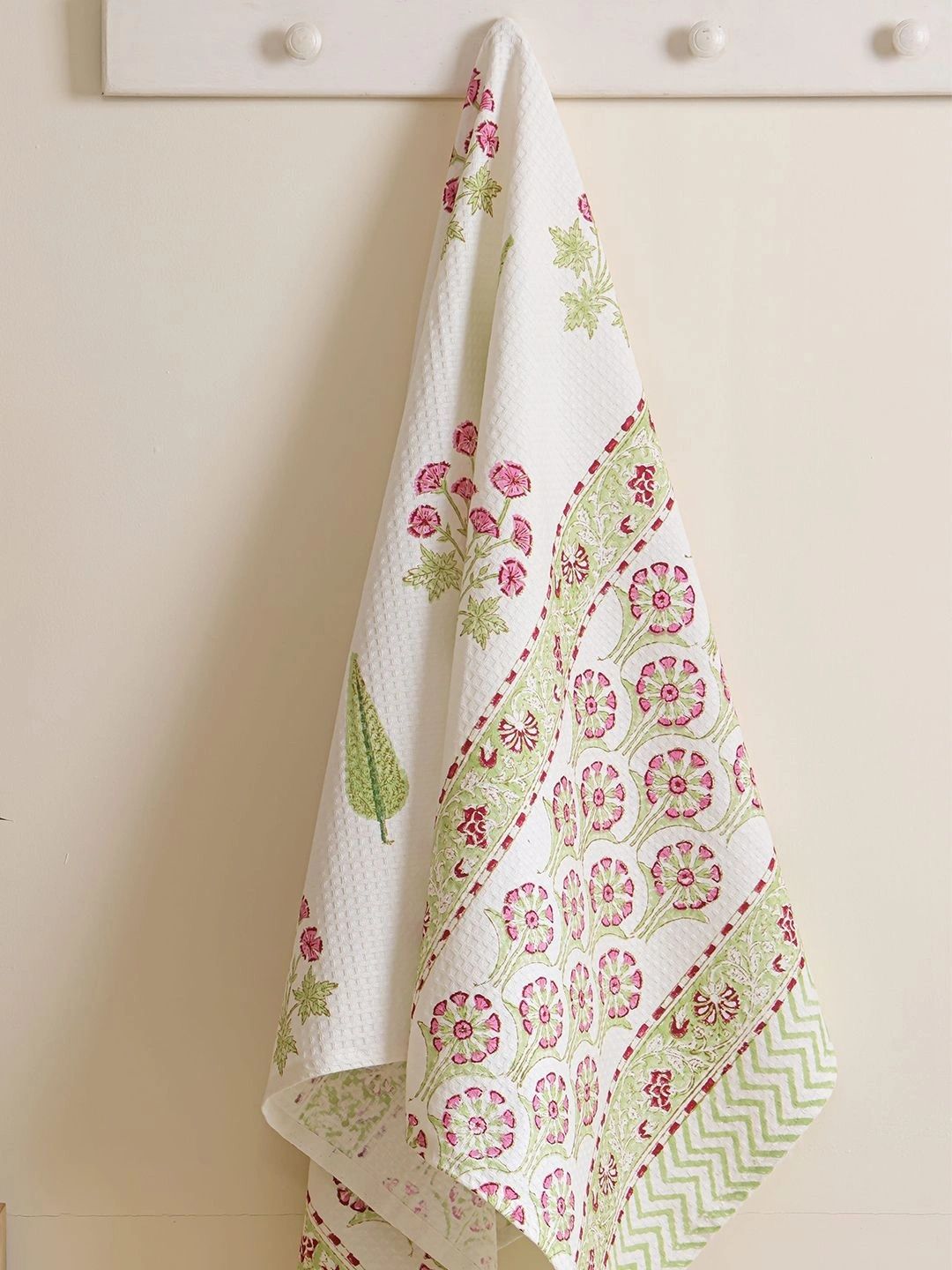 Aura Off White & Pink 1 Printed Cotton 380 GSM Bath Towel-picture-41