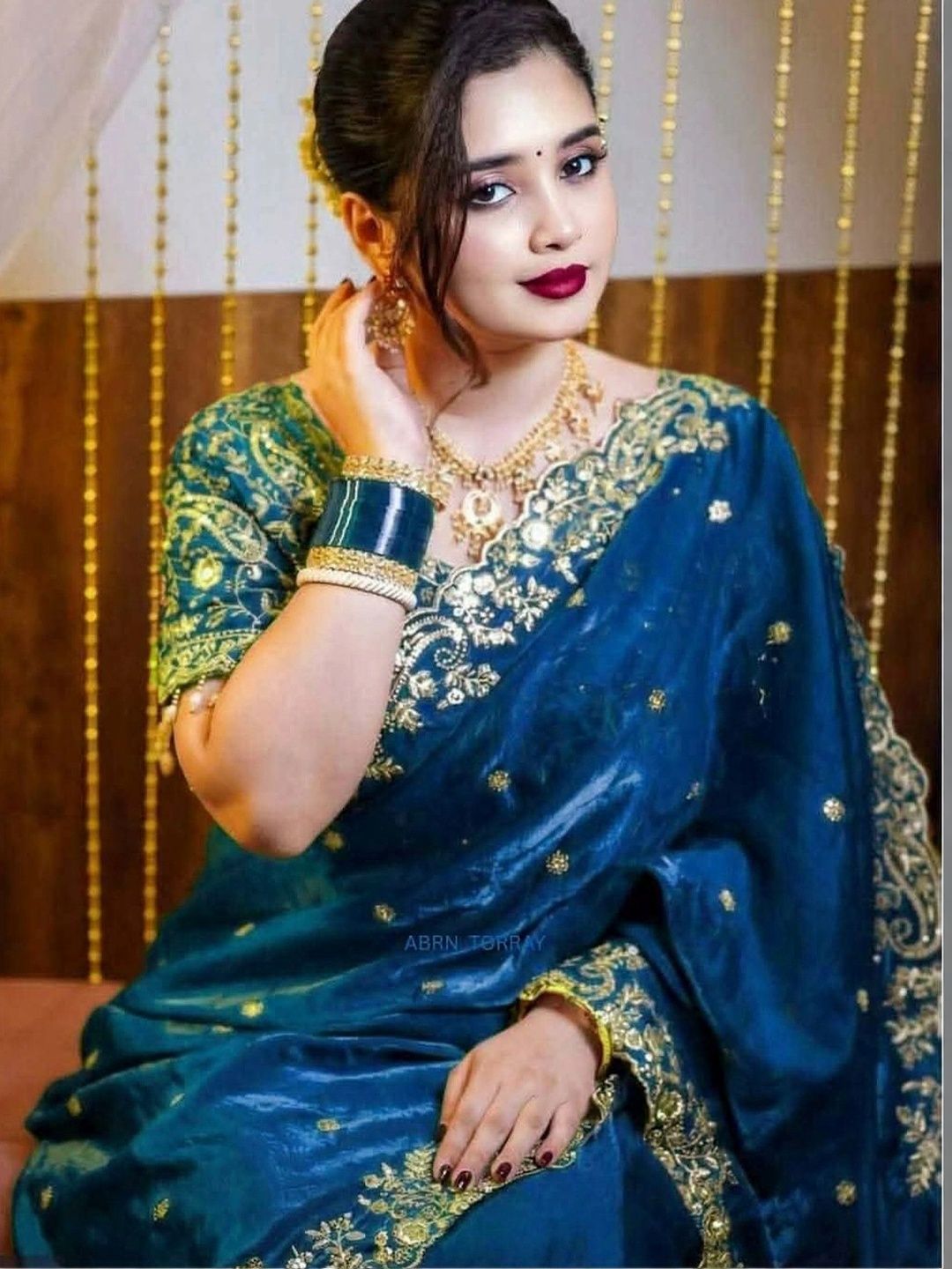 M DINESH & CO Embellished Embroidered Silk Blend Designer Banarasi Saree-image-18