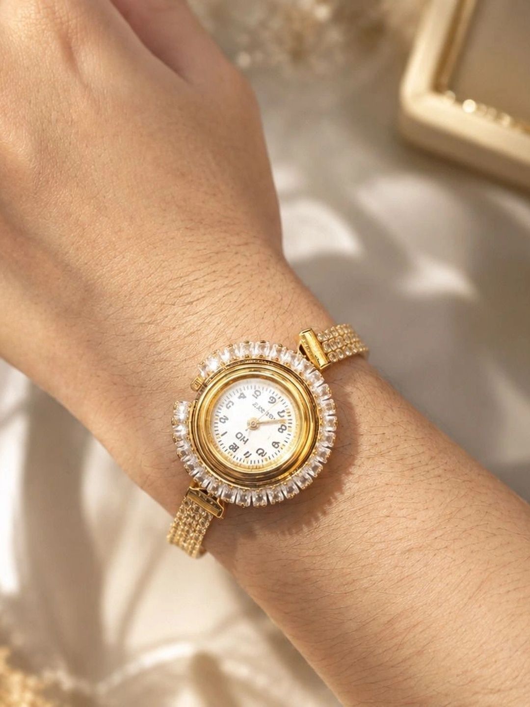 Diva Delight Women Gold-Plated Link Bracelet-picture-12