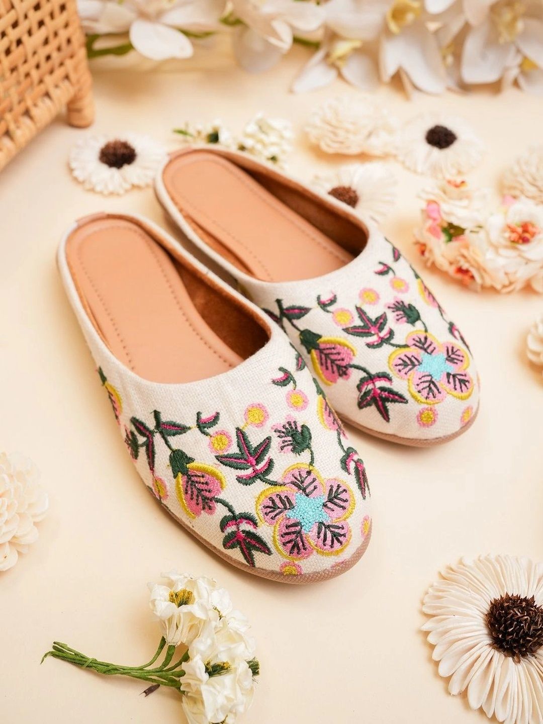 Moda Rapido Women Embellished Ethnic Mules with Embroidered Flats-picture-33