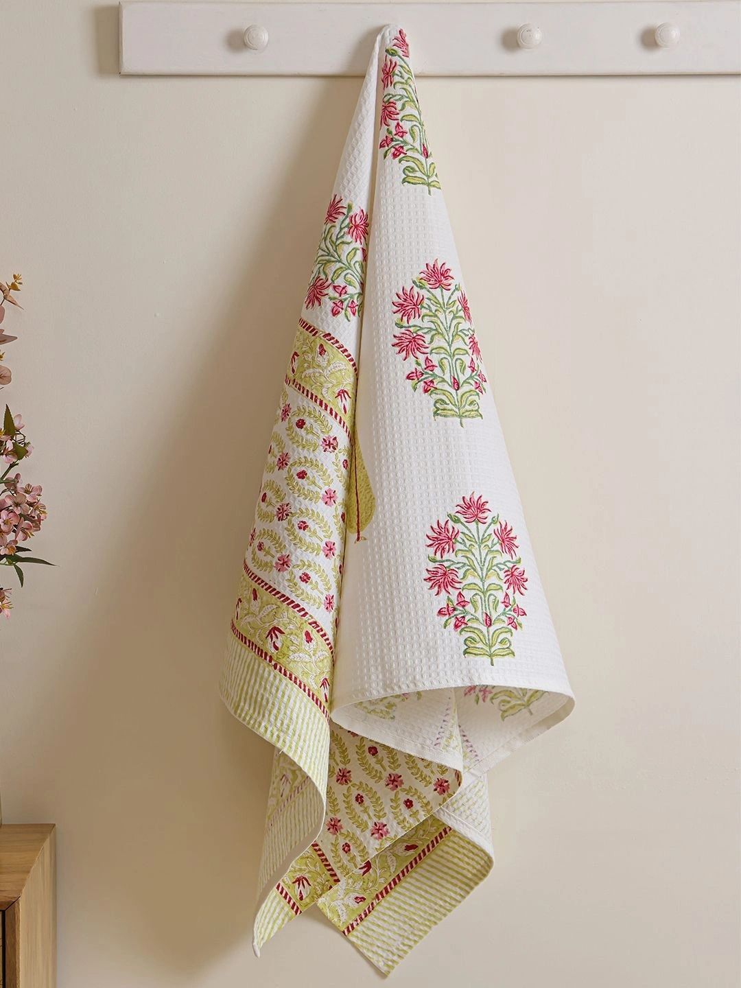 Aura Off White & Coral 1 Printed Cotton 380 GSM Bath Towel-image-25
