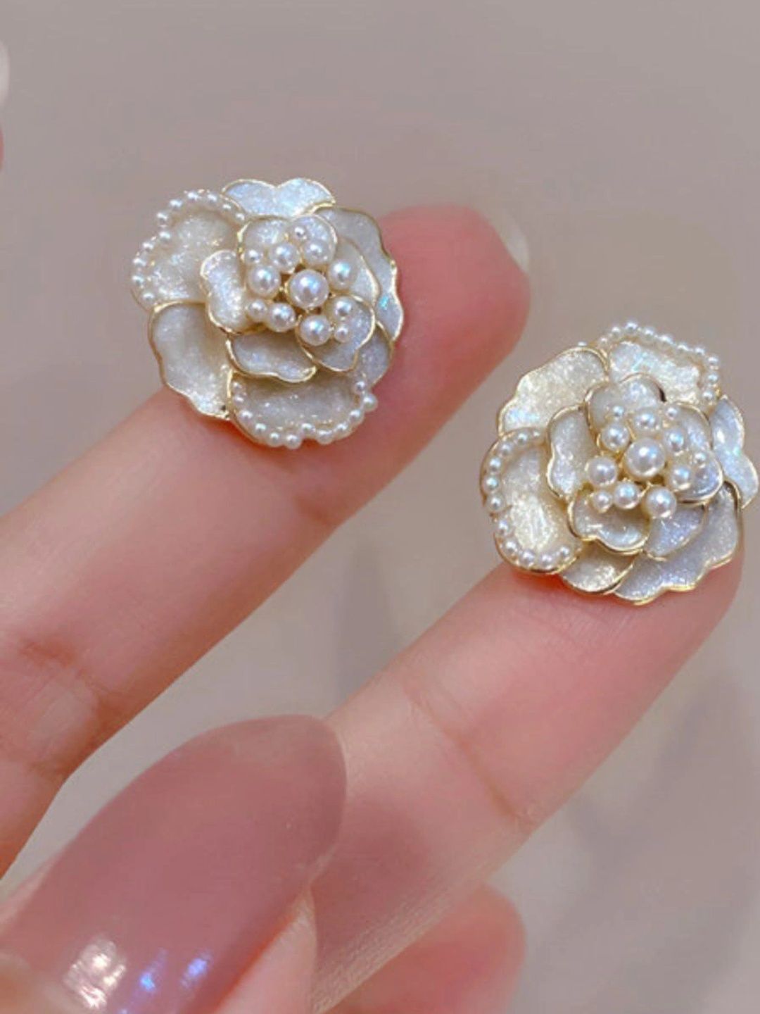 Tipsy closet Floral Studs Earrings-picture-29