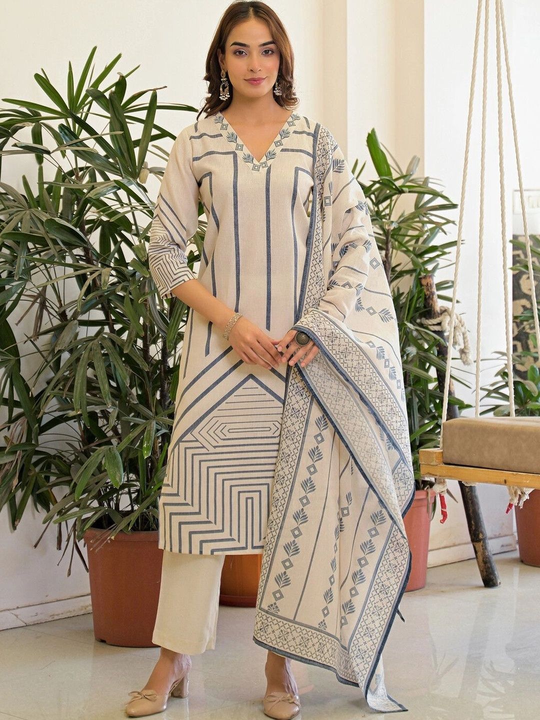 SASSIC Women Printed Regular Kurta with Trousers & With Dupatta-picture-24