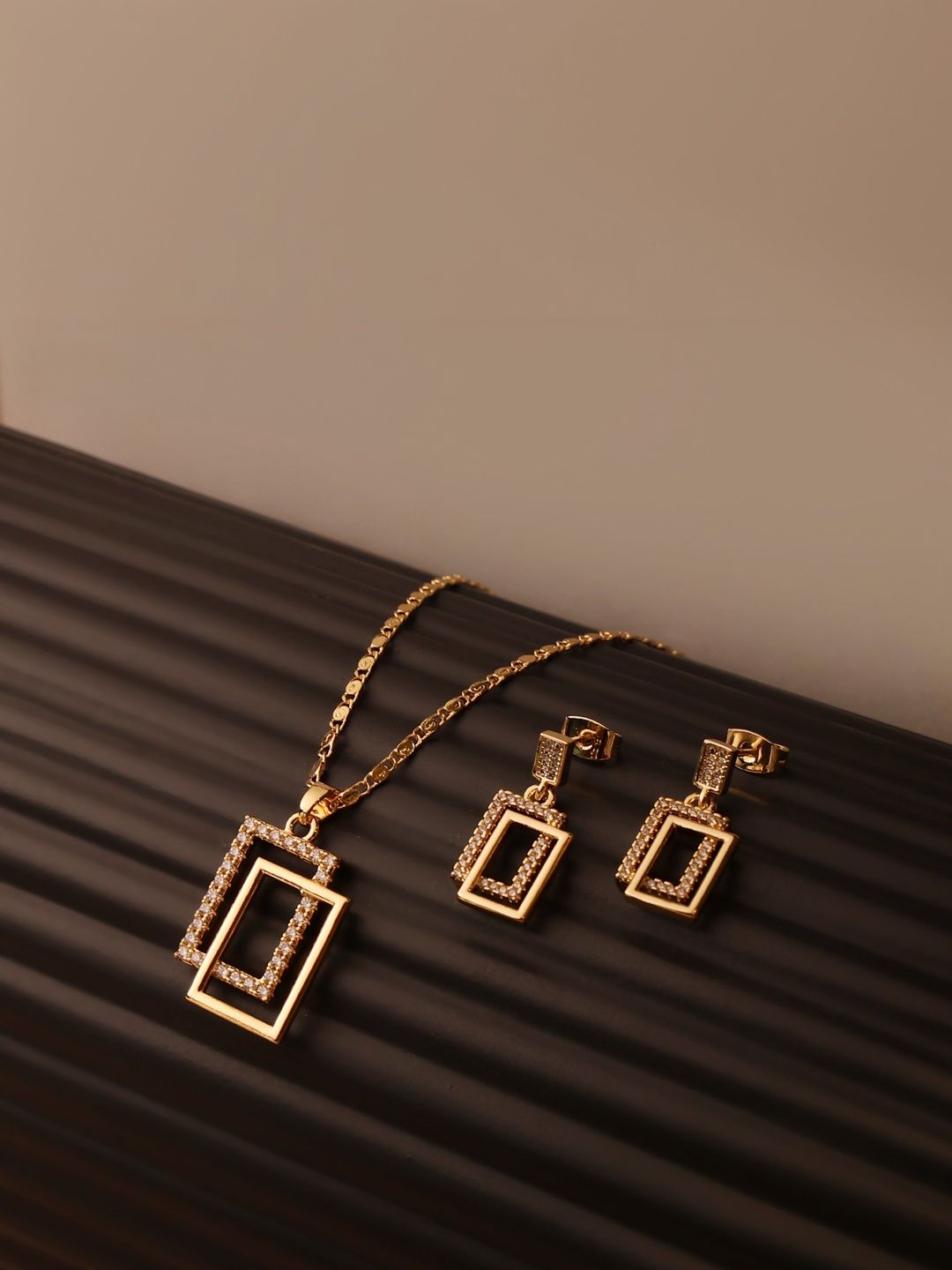 Ashnera Gold-Plated Jewellery Set-picture-18