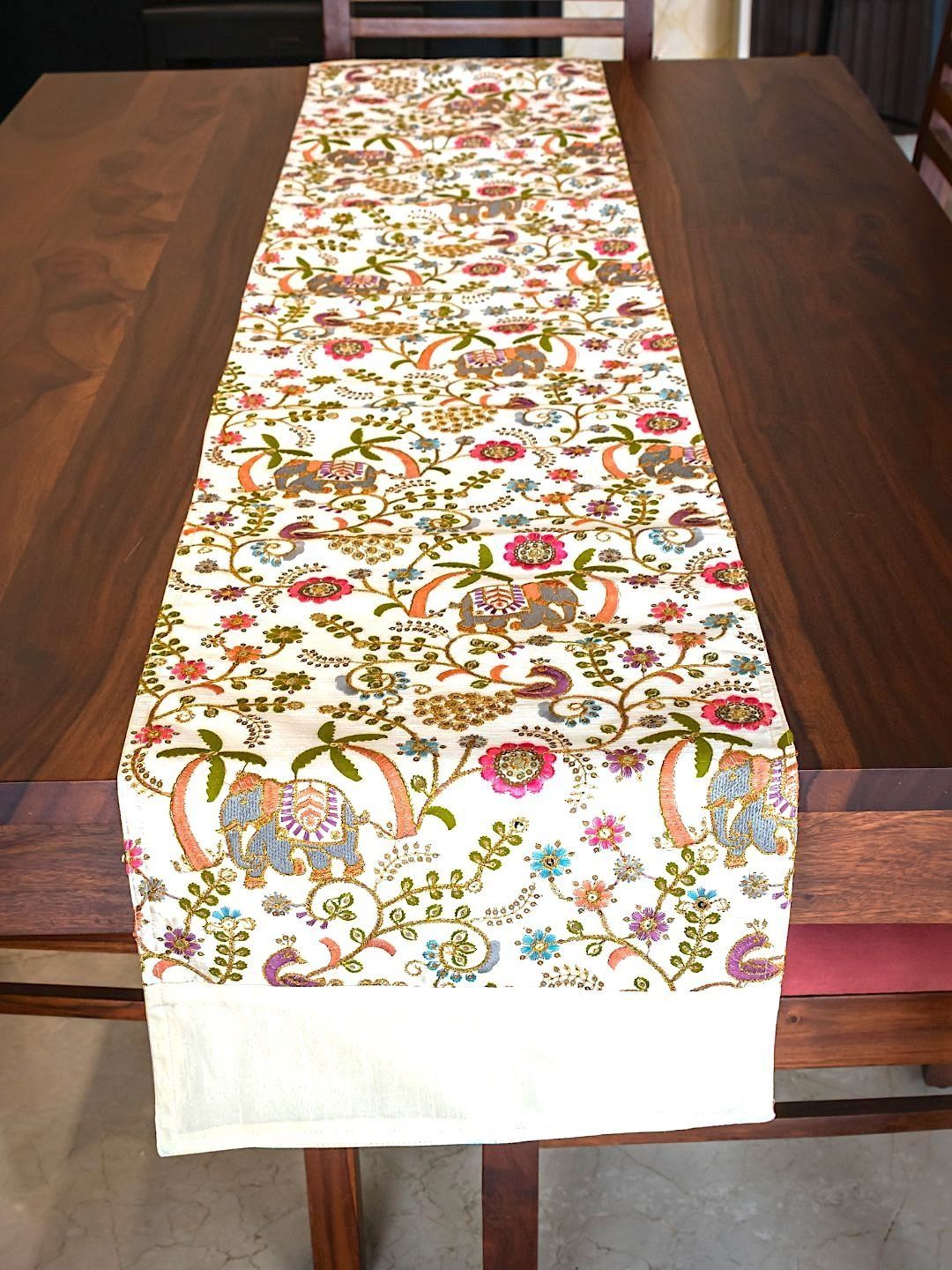 PILOVILO White & Pink Embroidered Table Runner