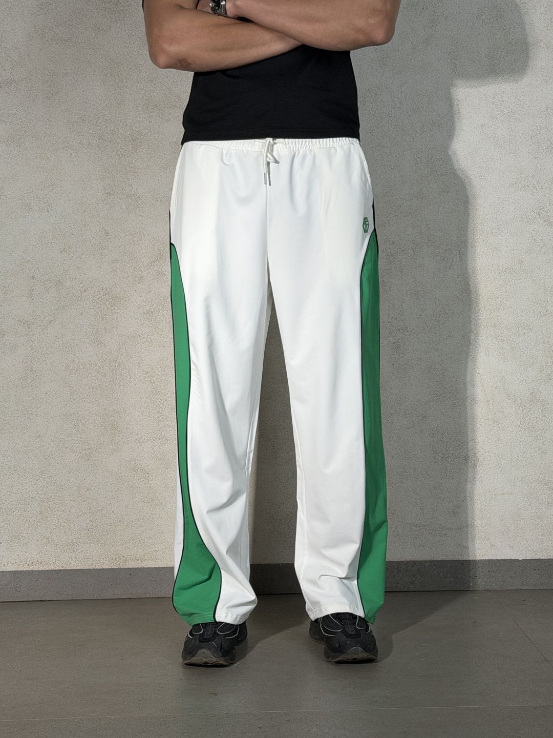 Off Duty India Men Colourblocked Trousers-picture-22