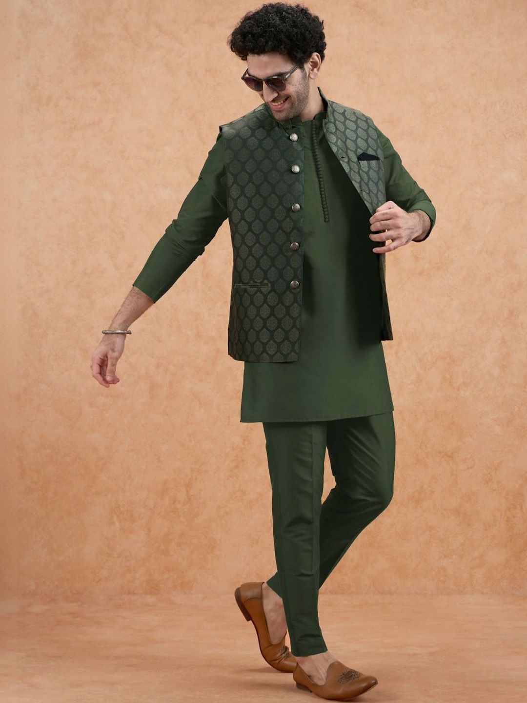 KISAH Green Textured Jacket Regular Silk Blend Kurta With Trousers-image-2