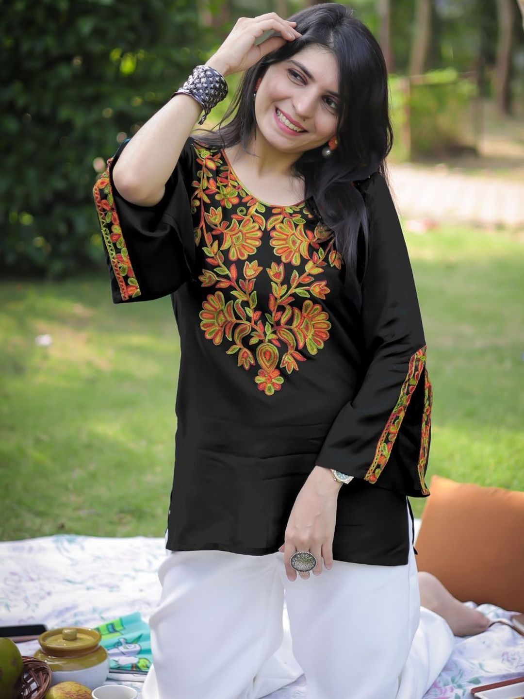 Youthnic Floral Embroidered V-Neck Flared Sleeves Thread Work Thread Work Kurti-picture-45