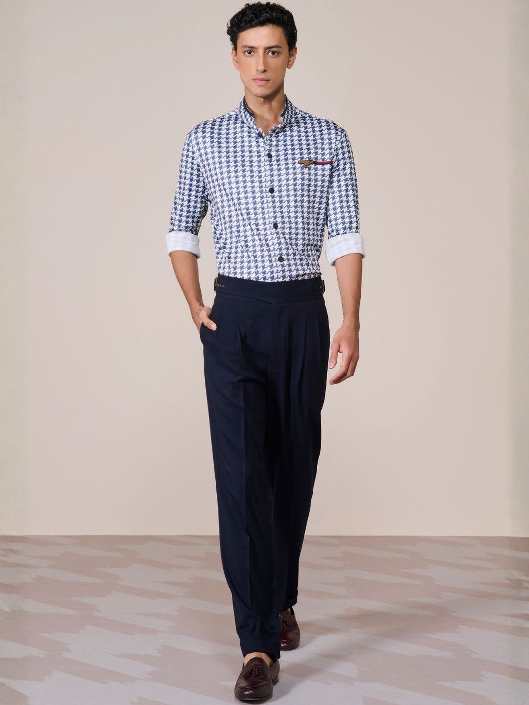 S&N by Shantnu Nikhil Men Slim Fit Shepherd Checks Printed Casual Shirt-picture-31