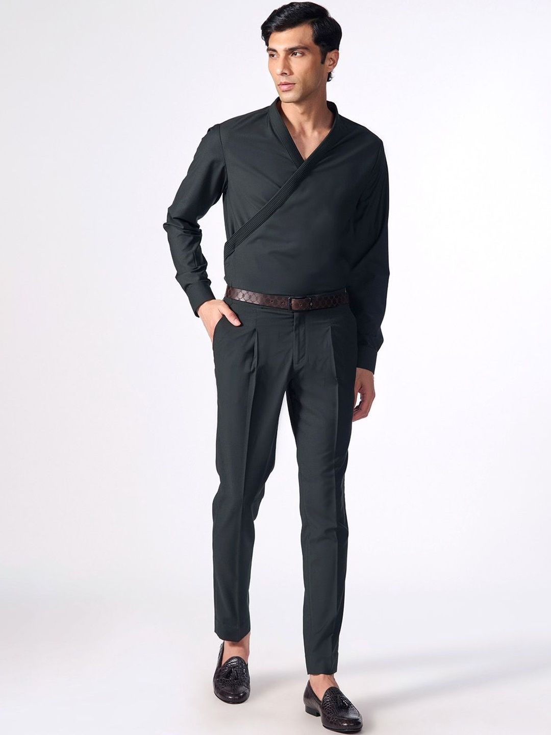 S&N by Shantnu Nikhil Men Slim Fit Pleated Trousers-picture-43