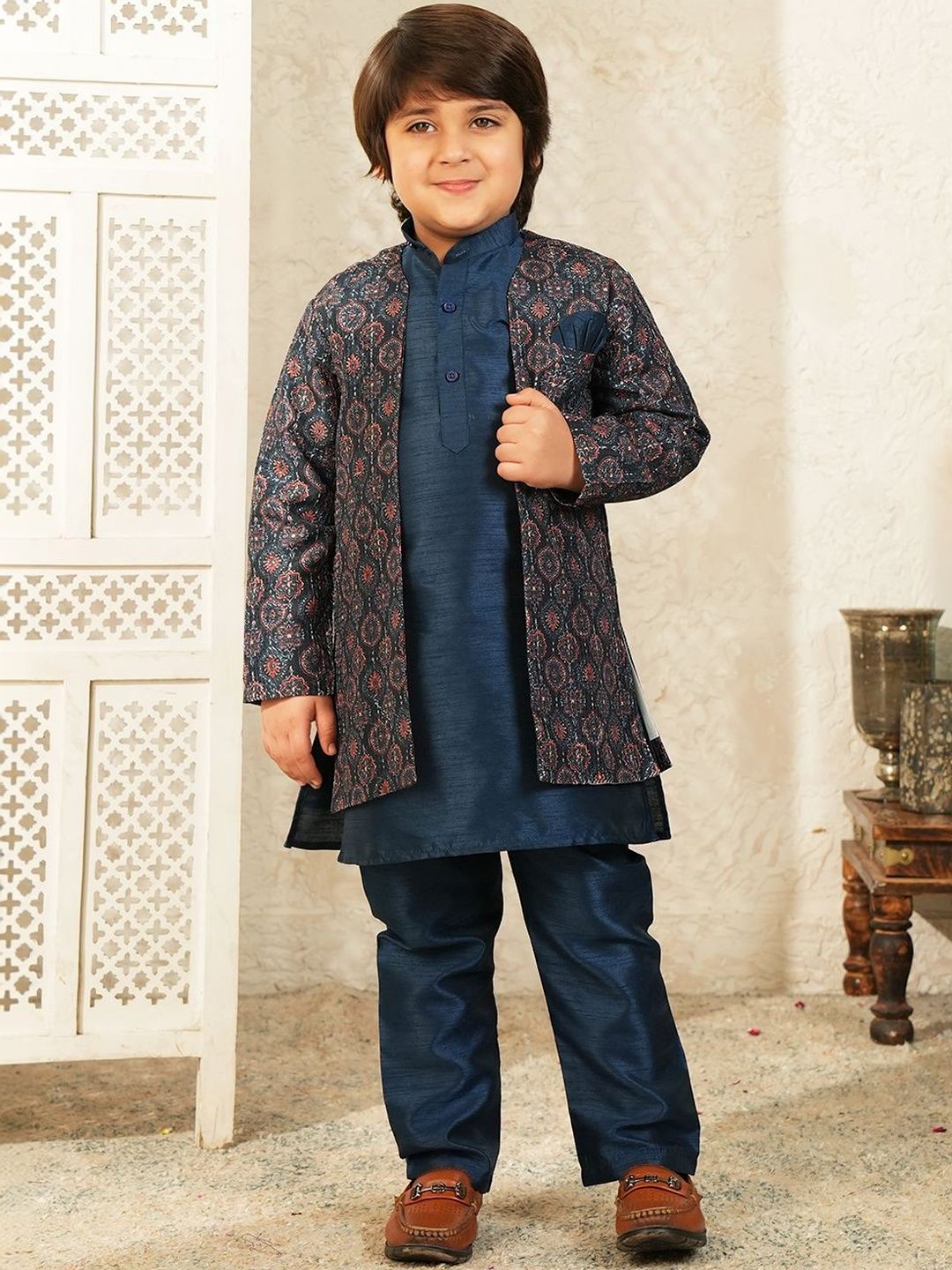 Aj DEZInES Boys Printed Mandarin Collar Sherwani Set-picture-36