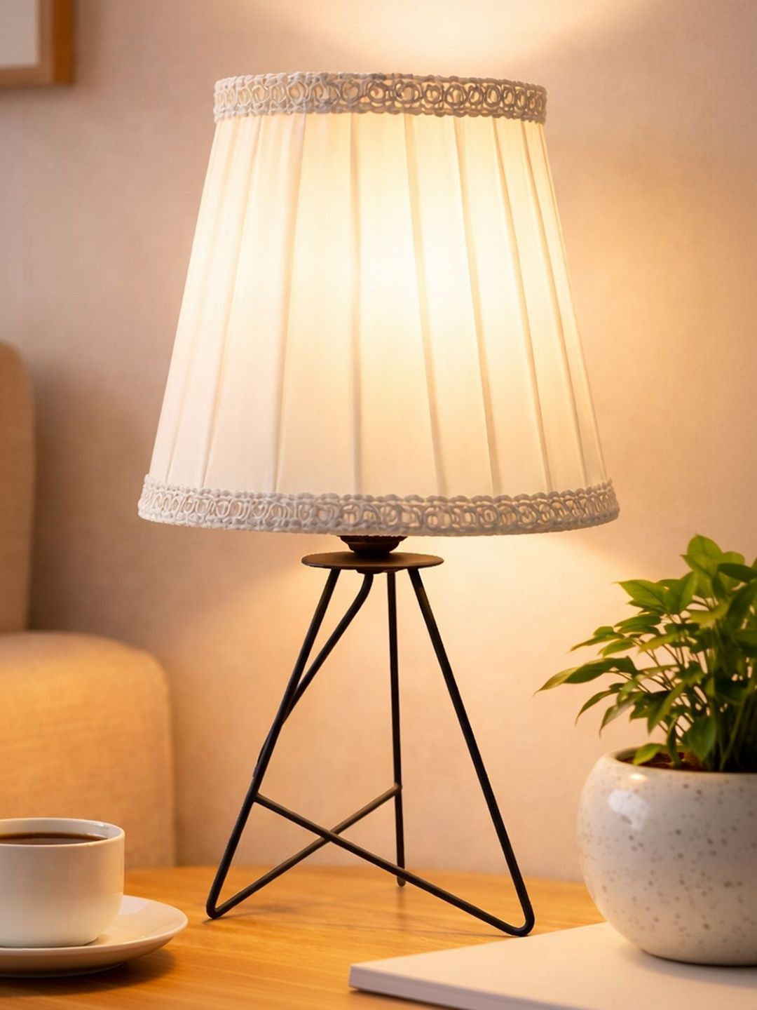 Decorcity Beige Metal Contemporary Frusturical Shaped Table Lamp-picture-15