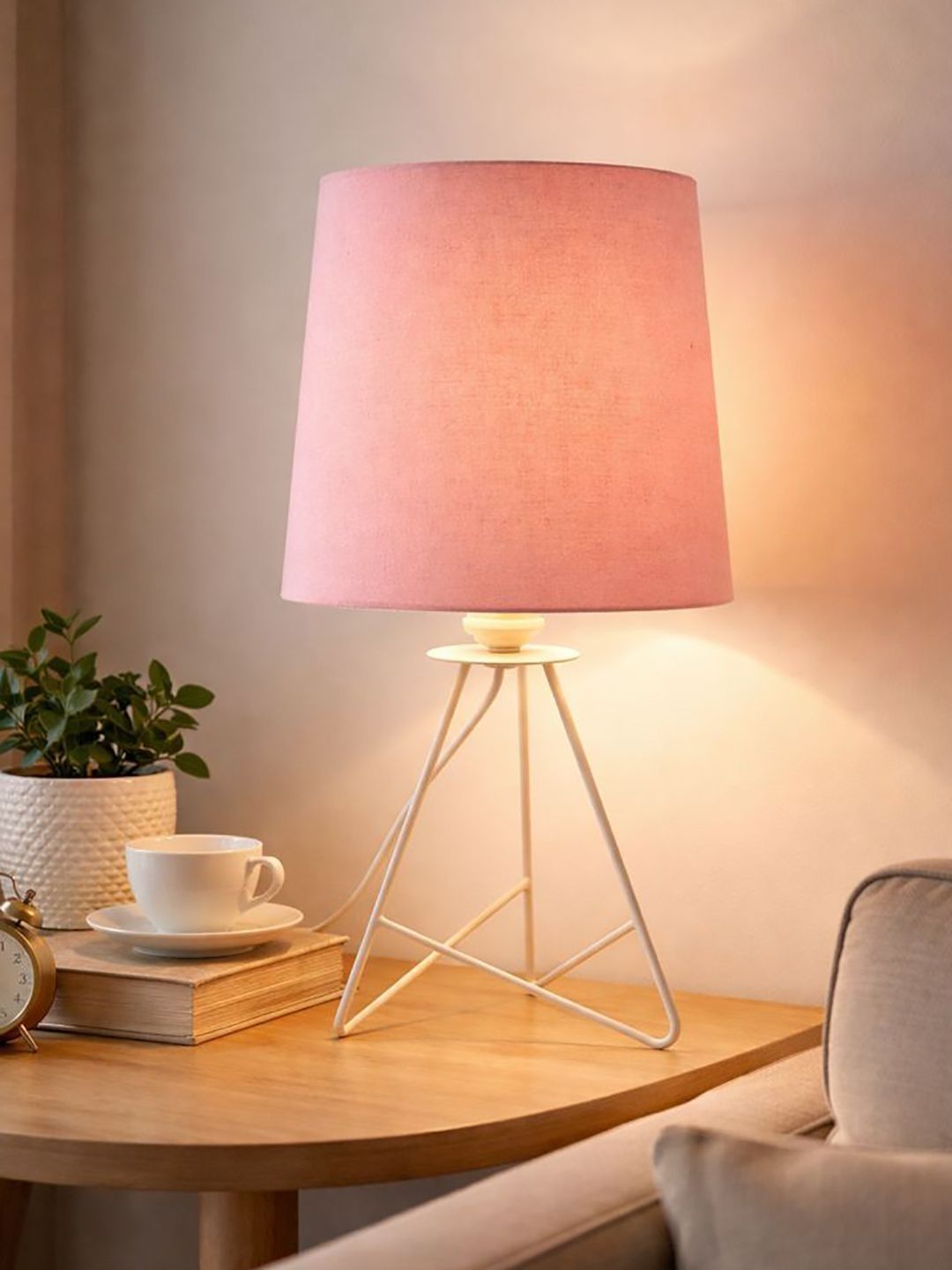 Decorcity Pink Metal Contemporary Frusturical Shaped Table Lamp-picture-29
