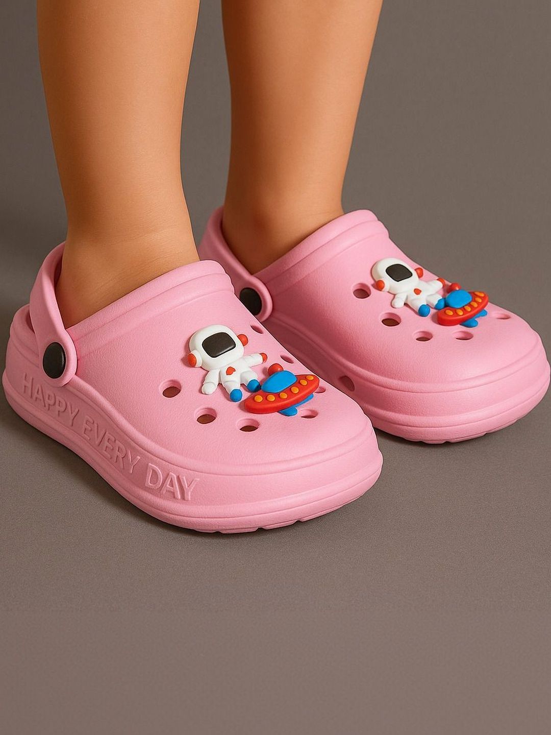 Trendmode Unisex Kids Embellished Clogs-picture-22