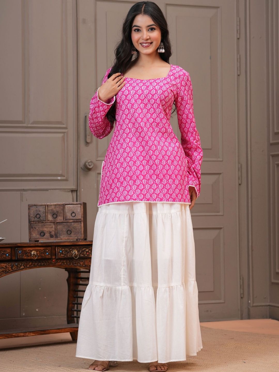 GAYRAA Floral Printed Square Neck Pure Cotton Kurti