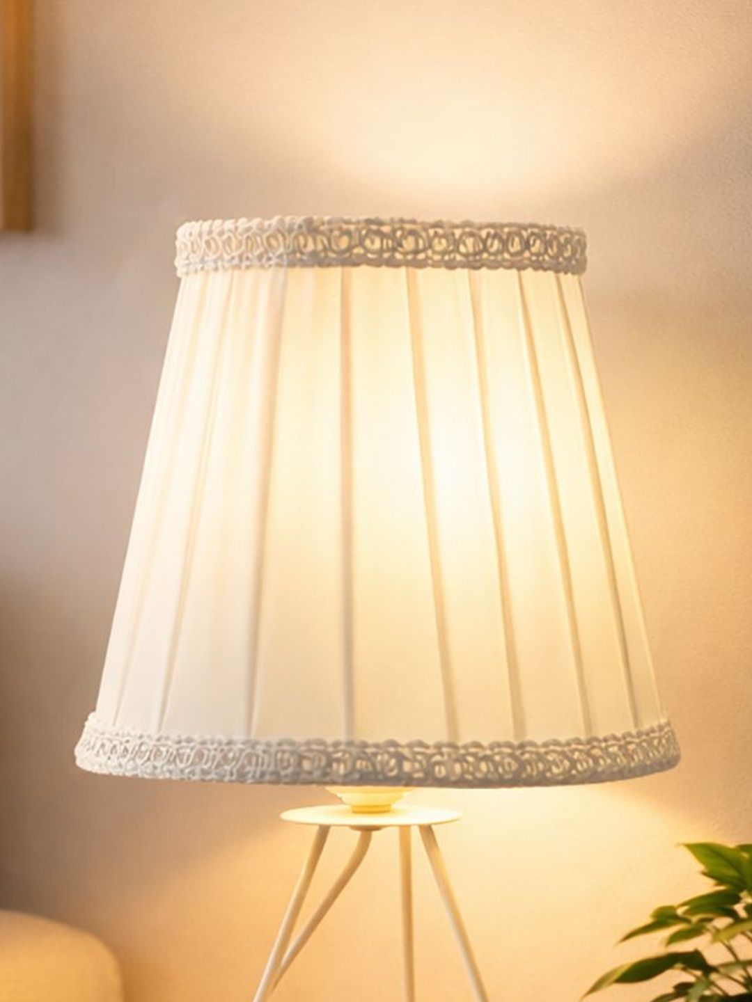 Decorcity Warm White Textured Metal Contemporary Frusturical Shaped Table Lamp-picture-31