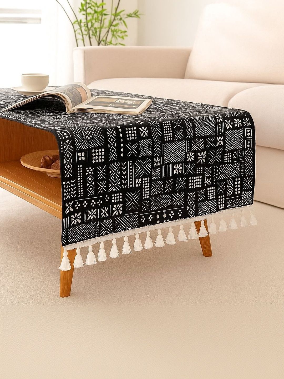 THROWPILLOW Black Geometric Printed Anti-Slip 8-Seater Table Cover-picture-36