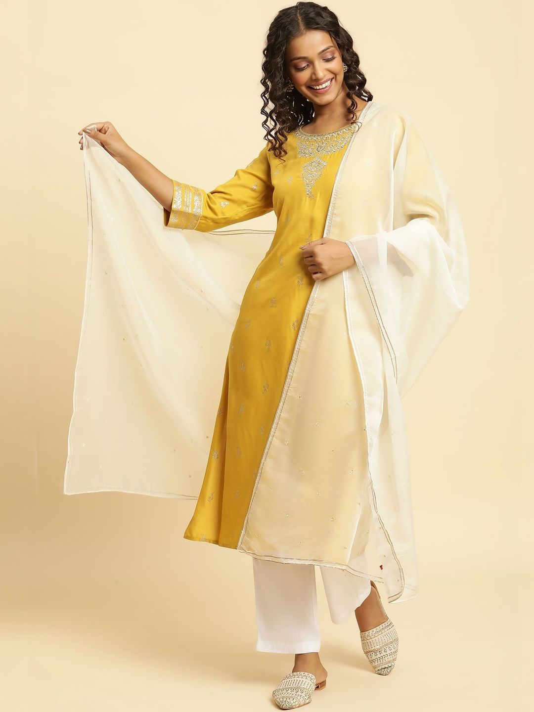 W Embroidered Organza Dupatta with Sequinned-picture-10
