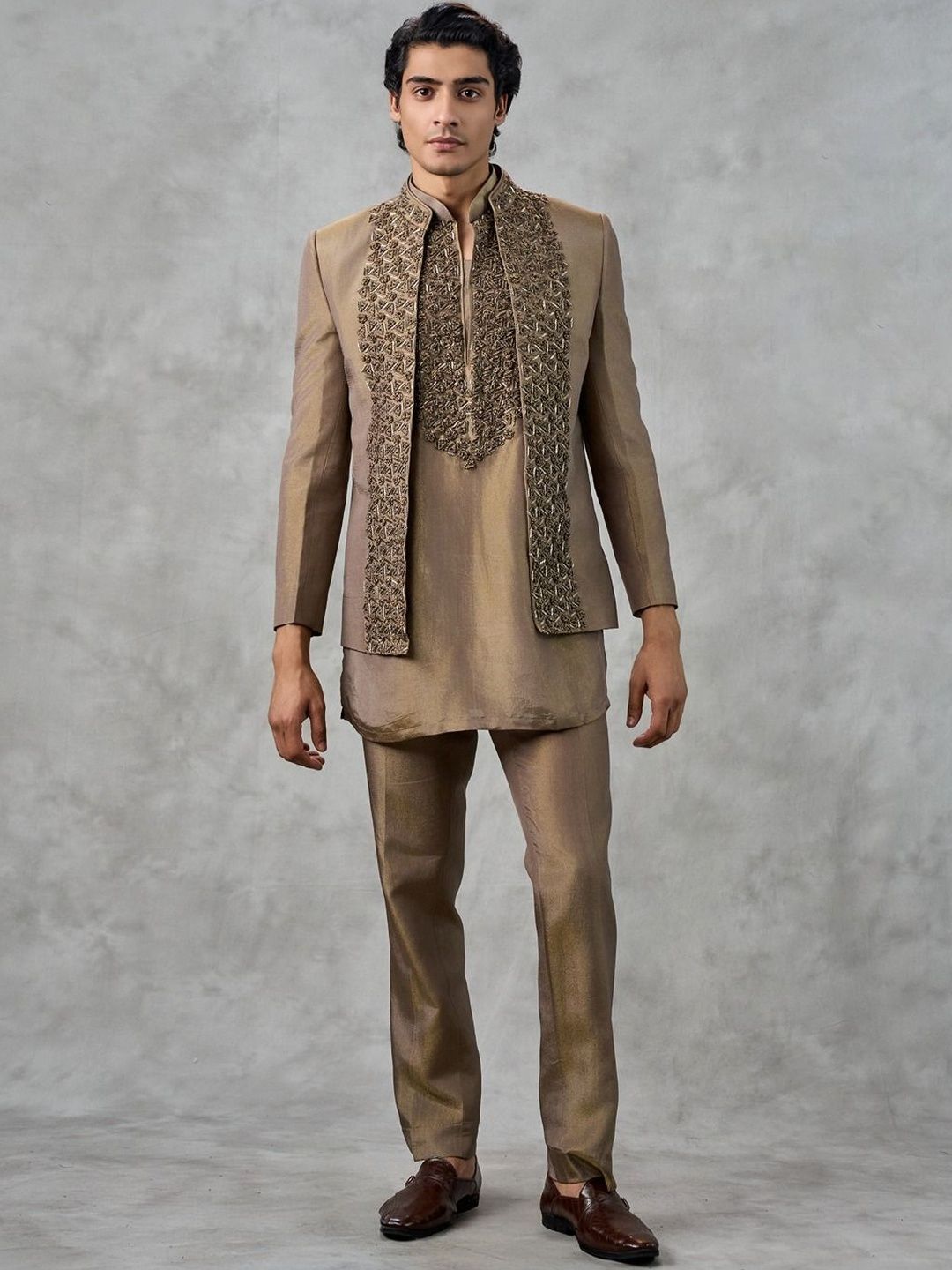 Twamev Men Embroidered Mandarin Collar Sherwani Set-picture-32