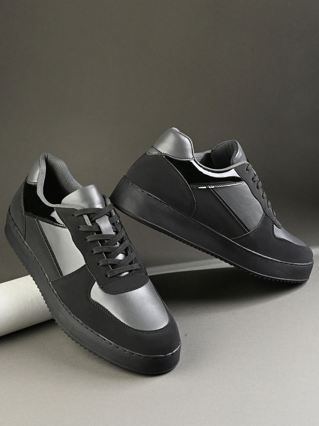 The Roadster Lifestyle Co Men Round Toe Lightweight Lace-Ups Sneakers-image-38