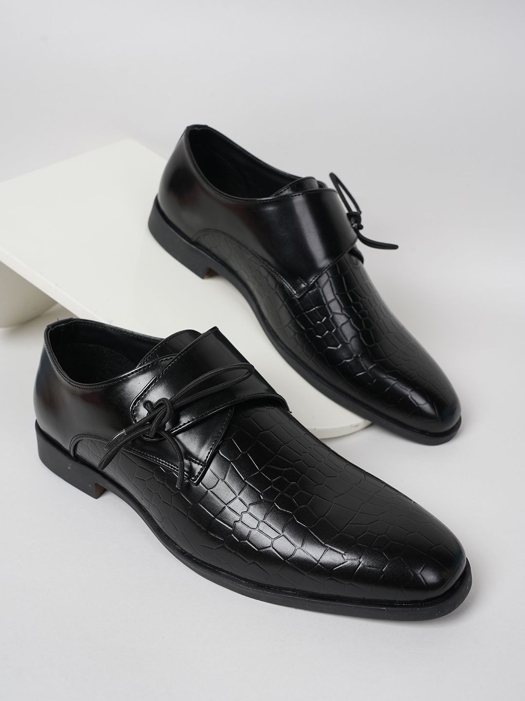 INVICTUS Men Textured PU Round Toe Formal Derbys-picture-17