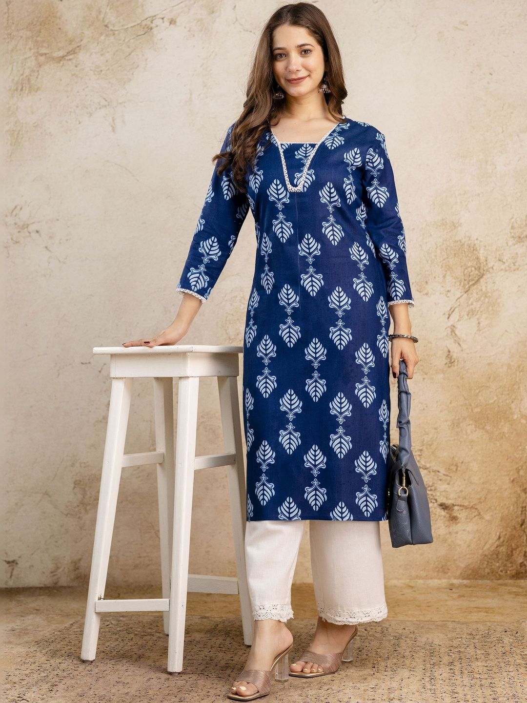 ZANETA Ethnic Motifs Printed V-Neck Kurti-picture-38