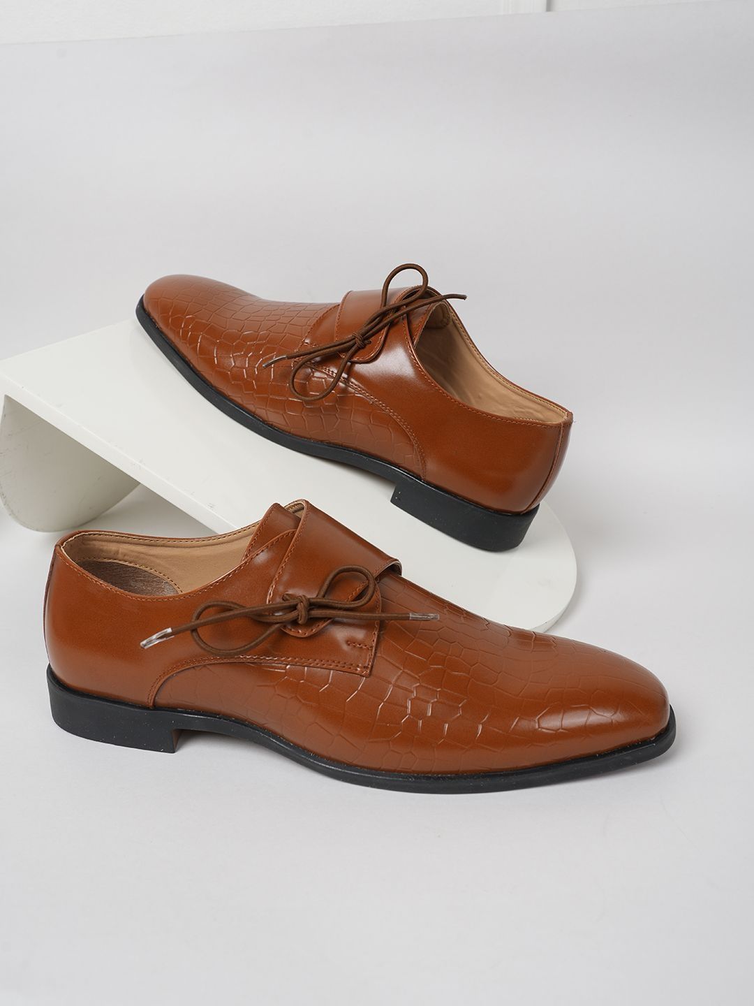 INVICTUS Men Textured PU Round Toe Formal Derbys-image-20