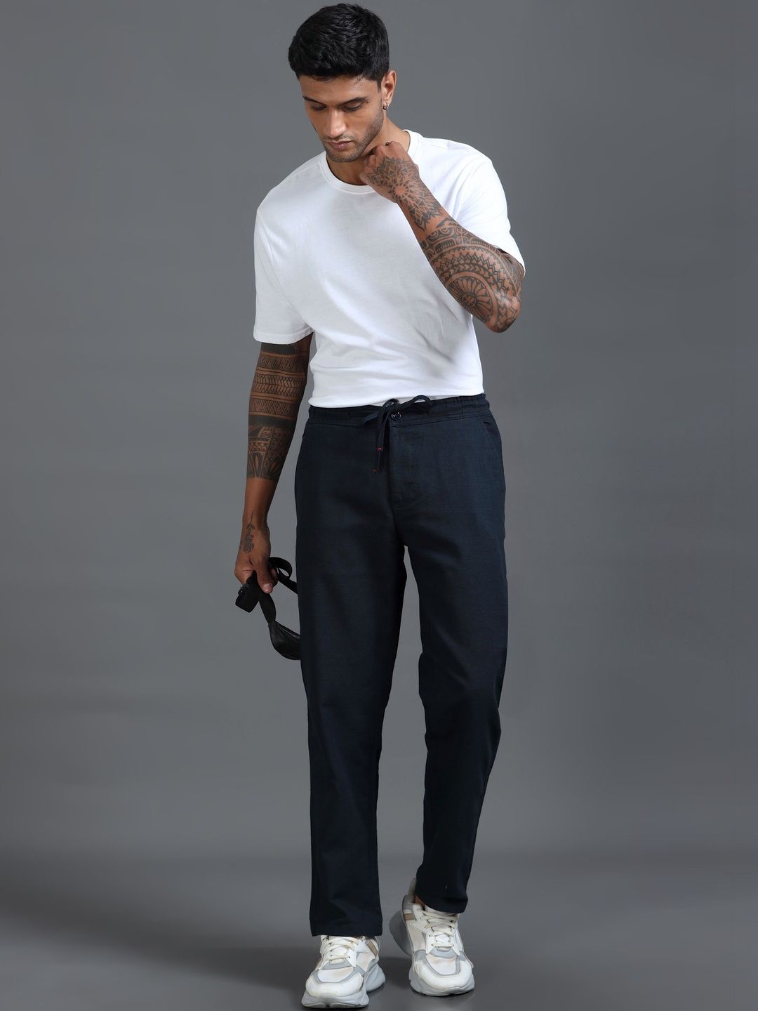 The Roadster Lifestyle Co Men Relaxed Fit Trousers-image-44