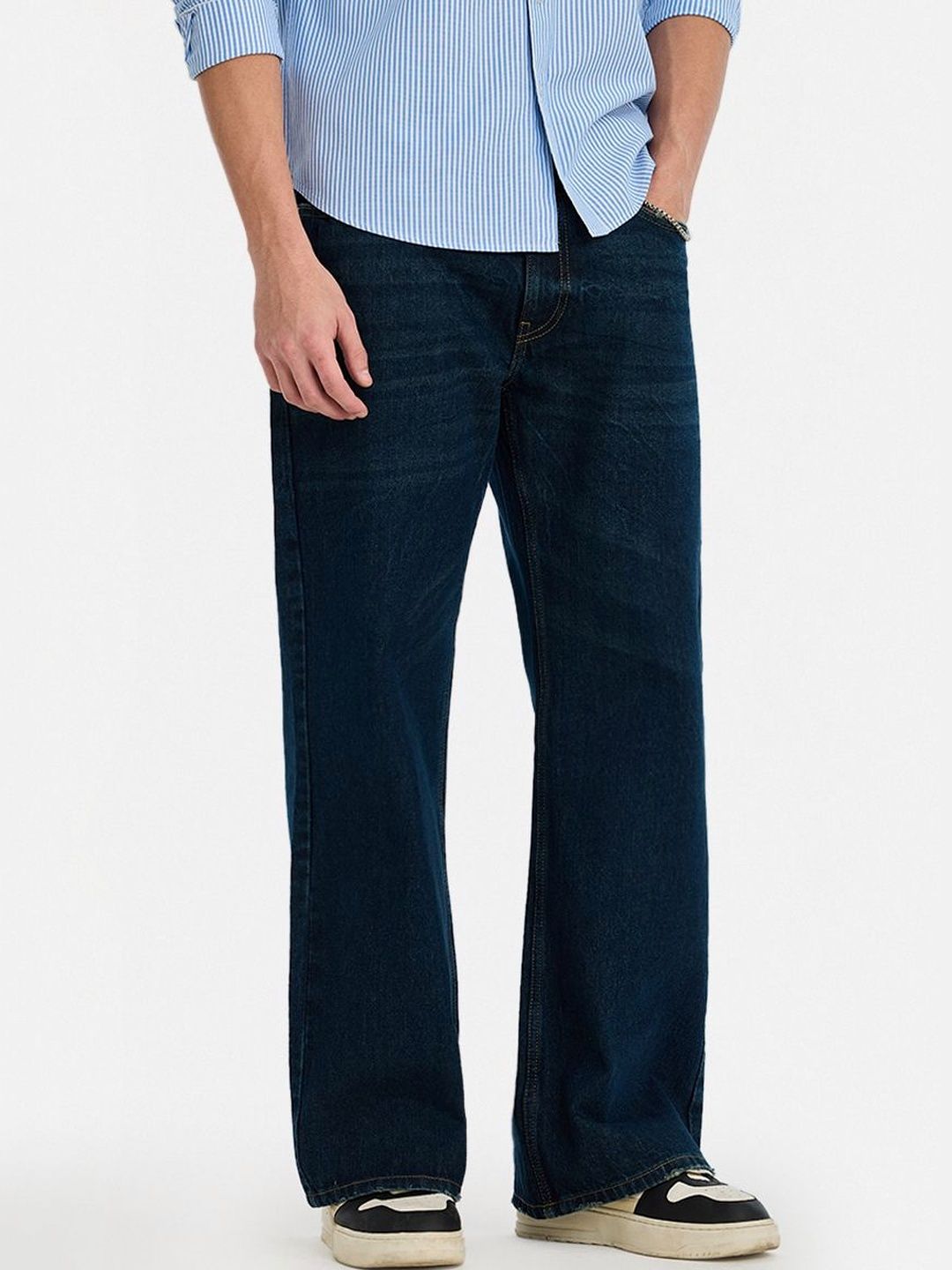 Snitch Men Flared Mid-Rise Light Fade Jeans-picture-28
